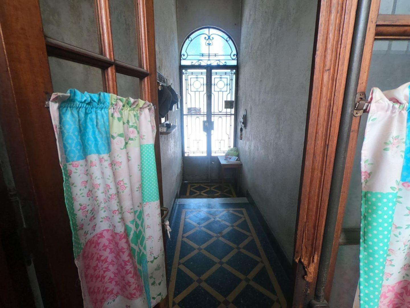 Foto de Moron casa antigua ideal uso comercial o profesional., imagen 1