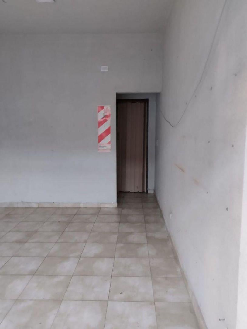 Foto de Local de 24 m² en alquiler en Ramos Mejía, imagen 2