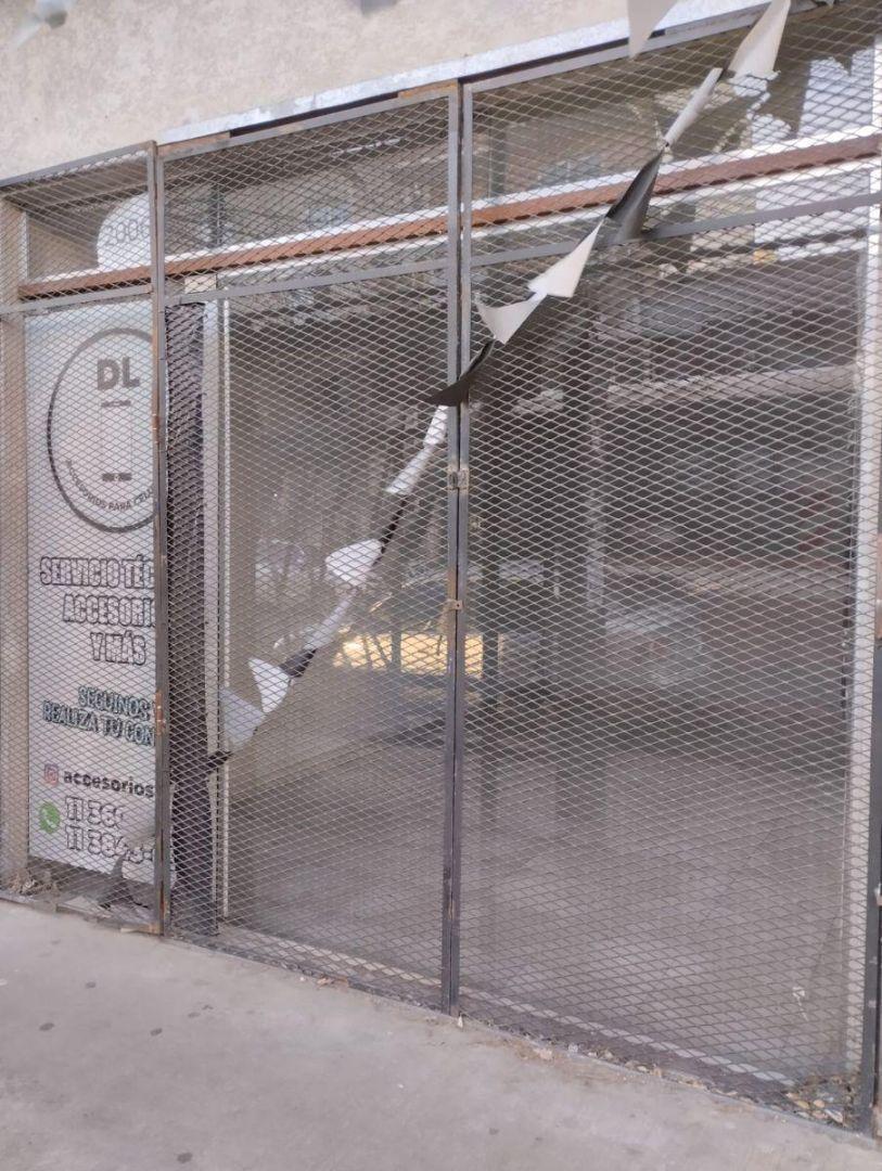 Foto de Local de 24 m² en alquiler en Ramos Mejía, imagen 1