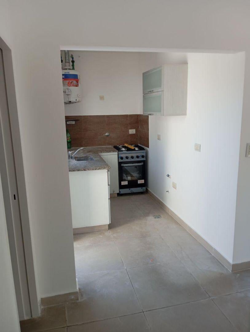 Foto de Departamento de 49 m² con 2 dormitorios en venta en Haedo, imagen 1