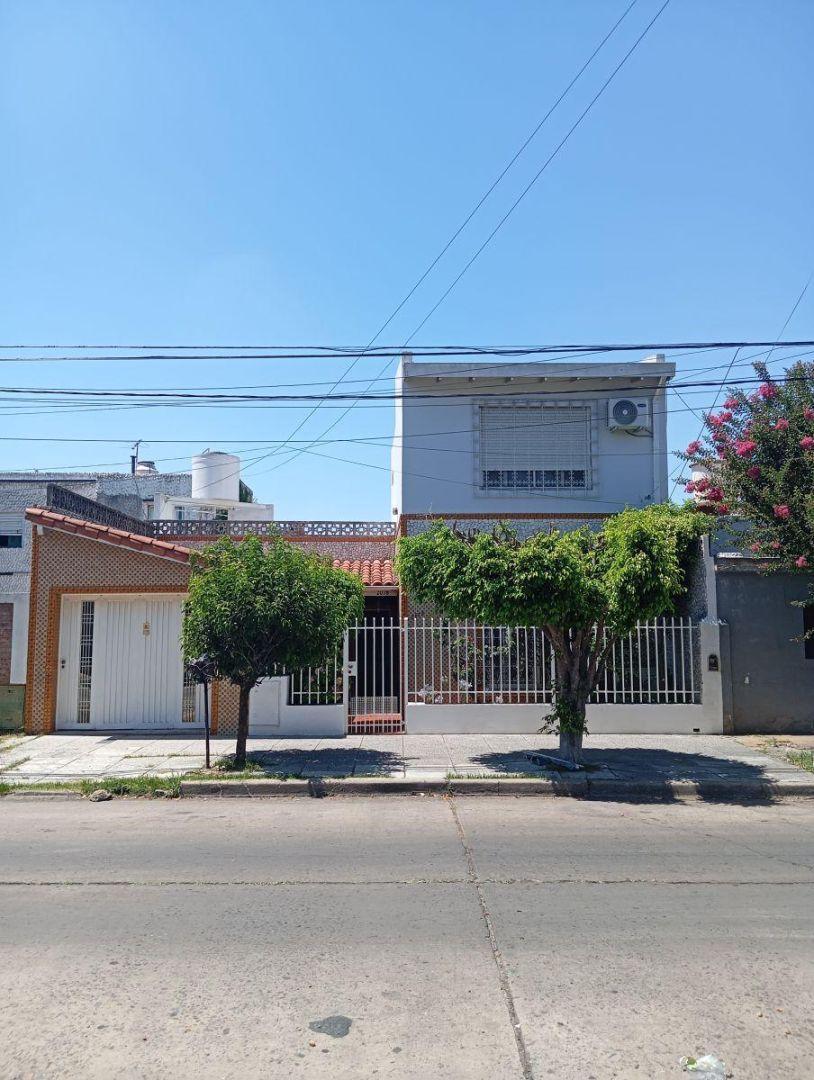 Foto de Casa en venta con 2 dormitorios fondito ,garage y pileta., imagen 4