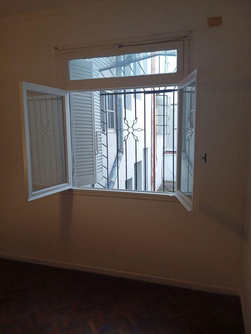 Foto de Departamento de 53 m² con 2 dormitorios en venta en Flores Norte, imagen 3