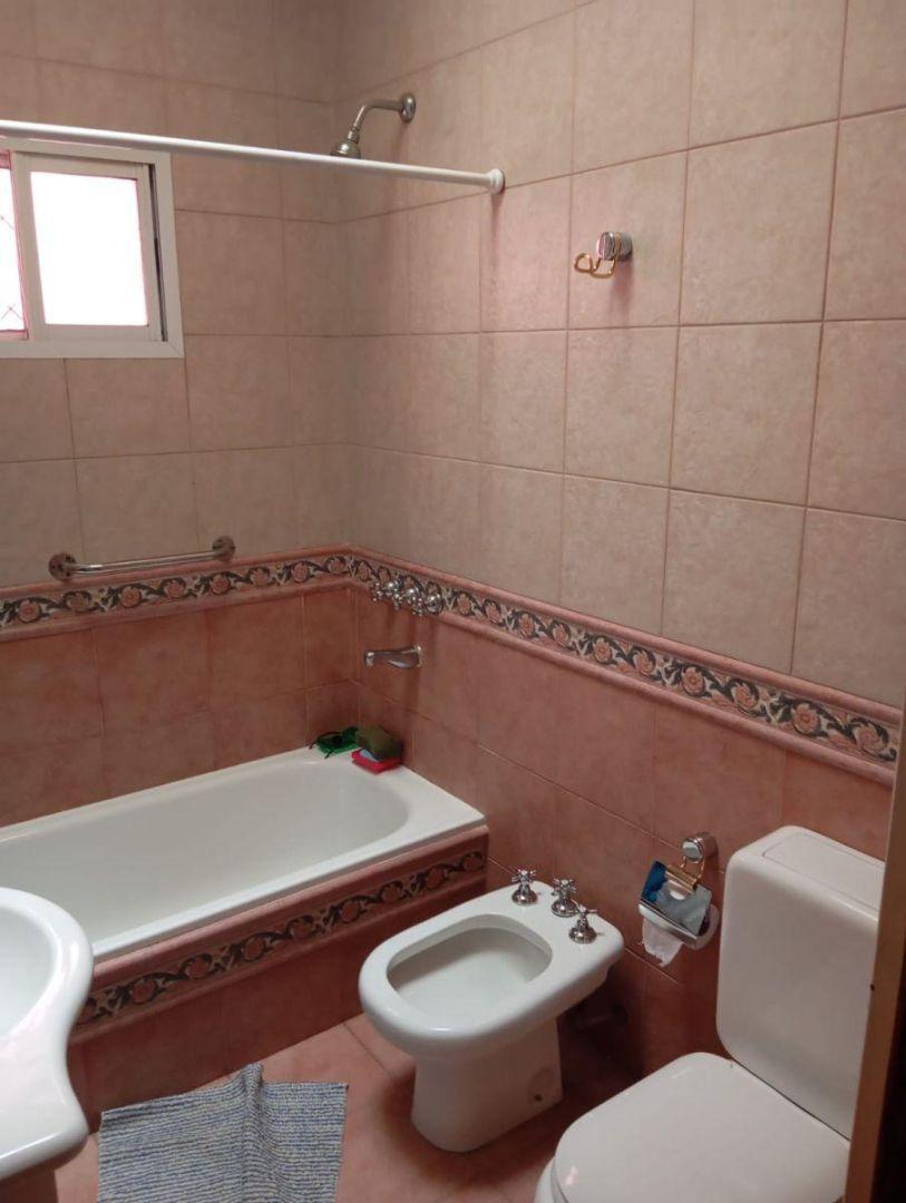 Foto de Haedo Sur. Chalet clásico 4 ambientes, imagen 5