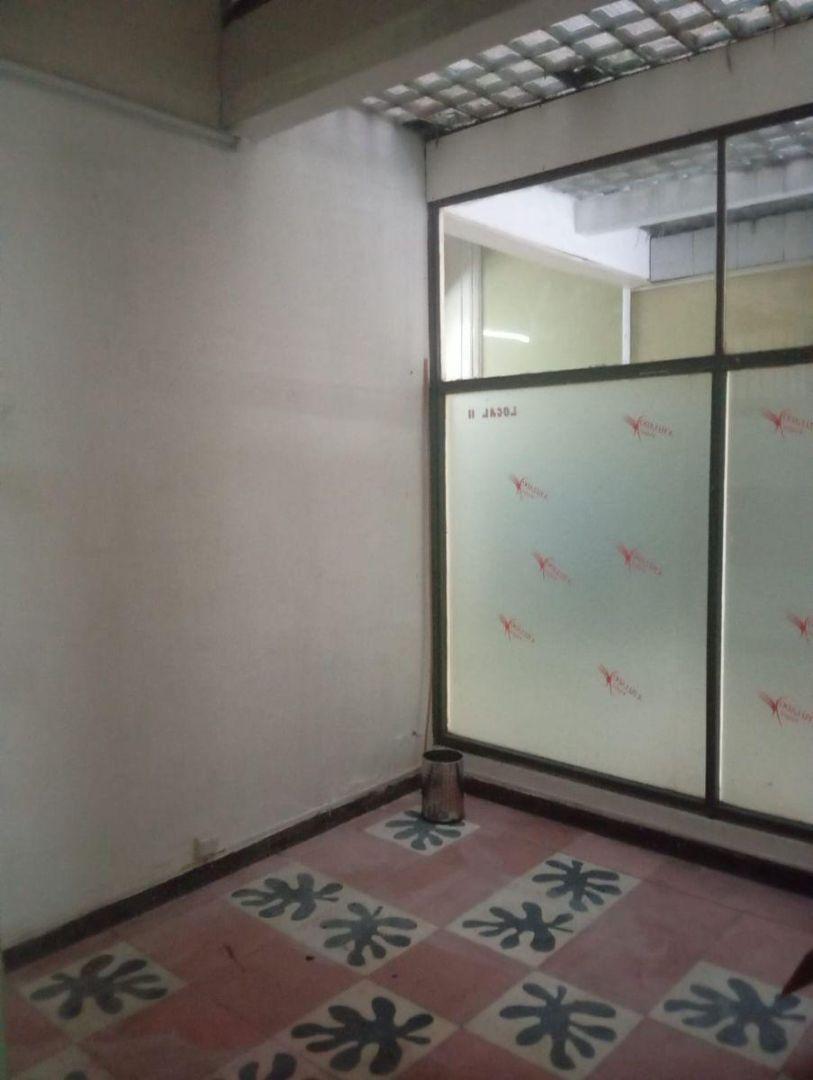 Foto de Local en galería comercial de 10 m² en alquiler en Haedo, imagen 4