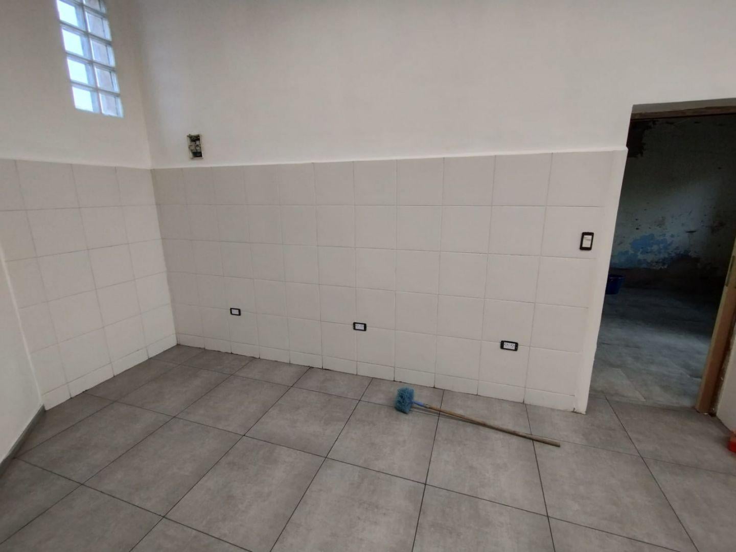 Foto de Local de 32 m² en alquiler en Haedo, imagen 3