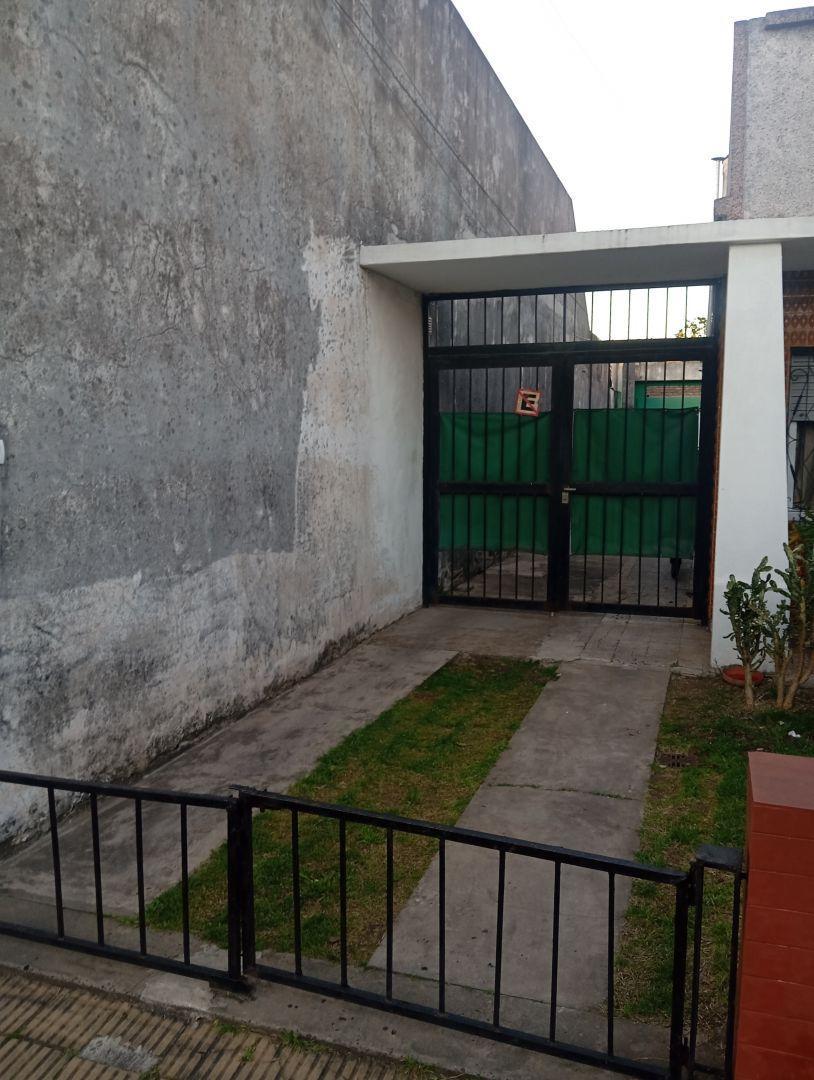 Foto de Casa ph 3 amb con entrada de auto pasante, alquiler., imagen 2