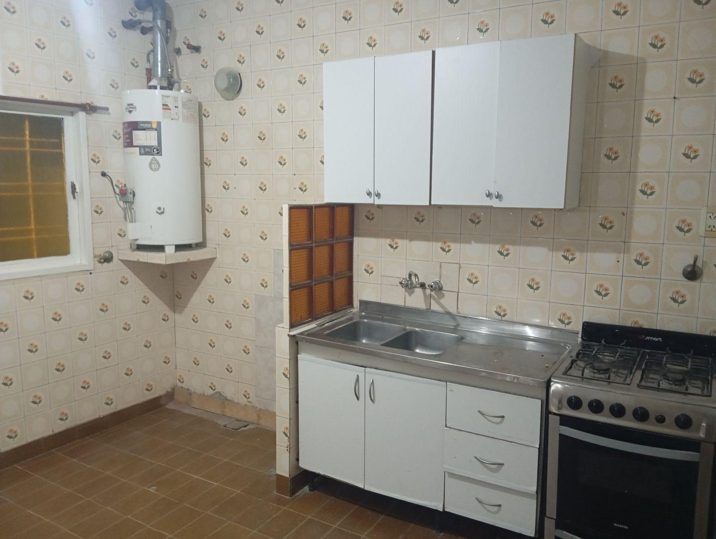 Foto de PH de 57 m² con 2 dormitorios en alquiler en Ramos Mejía, imagen 3