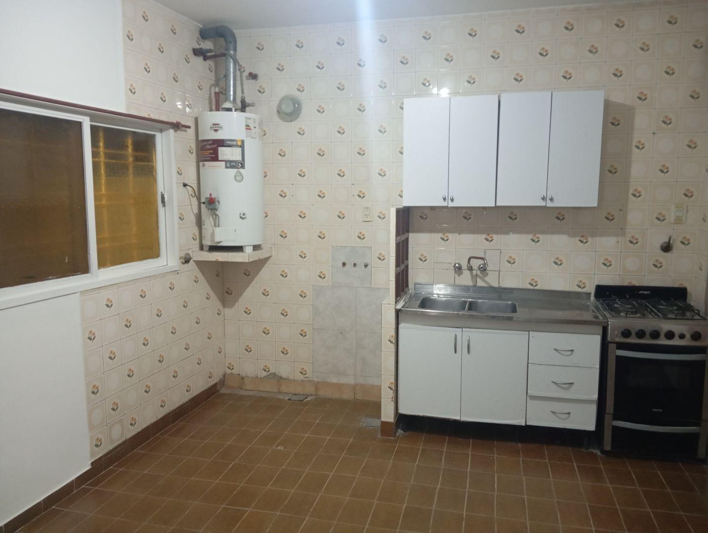 Foto de PH de 57 m² con 2 dormitorios en alquiler en Ramos Mejía, imagen 2