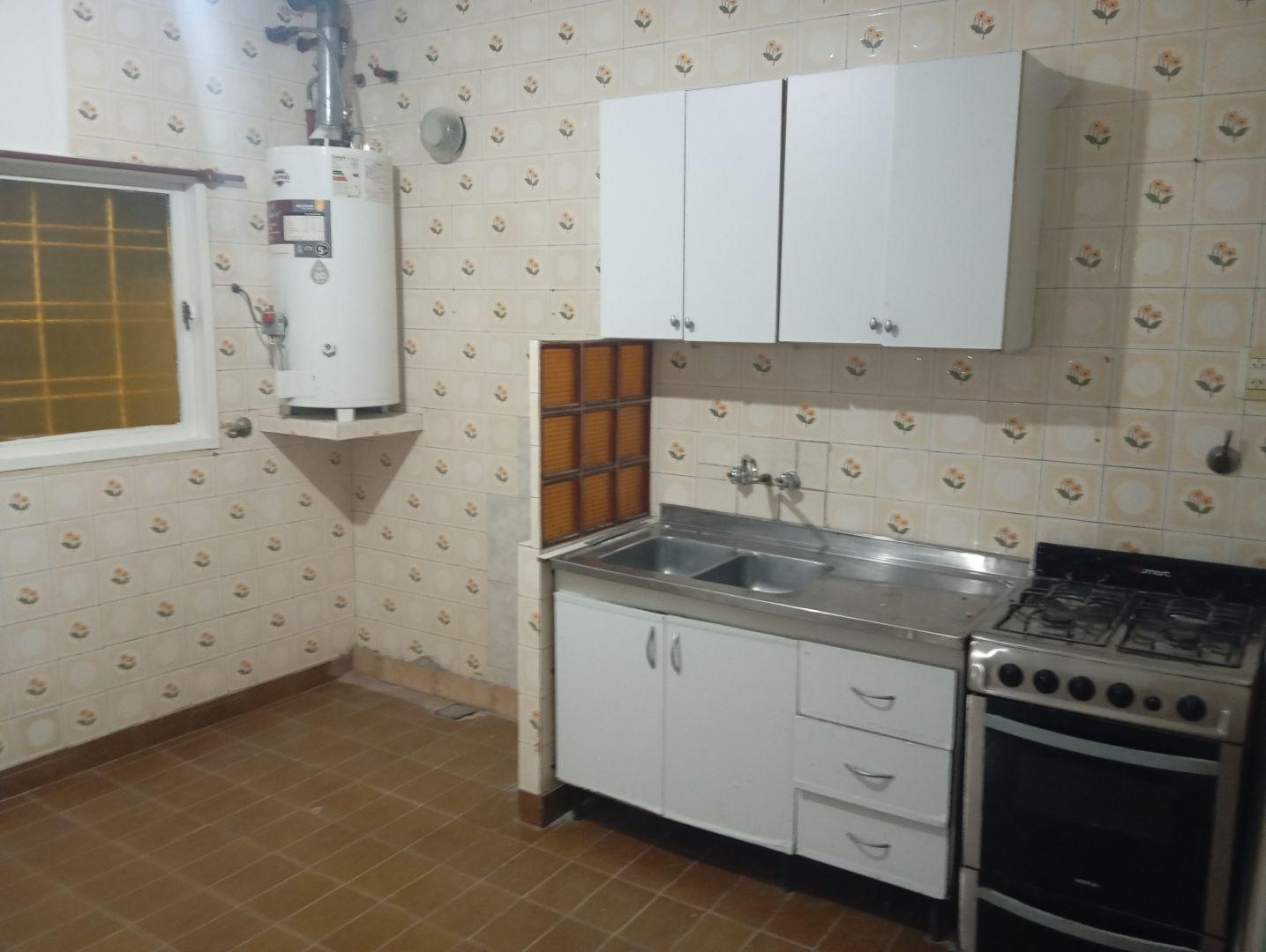 Foto de PH de 57 m² con 2 dormitorios en alquiler en Ramos Mejía, imagen 1