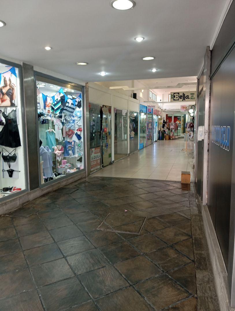 Foto de Local . | Avenida Rivadavia al 16200, imagen 2