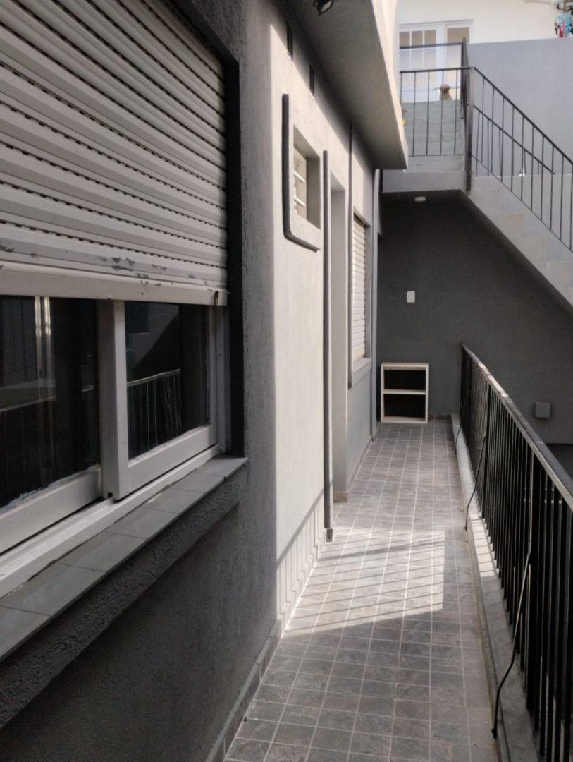 Foto de PH de 36 m² con 1 dormitorio en alquiler en Haedo, imagen 1