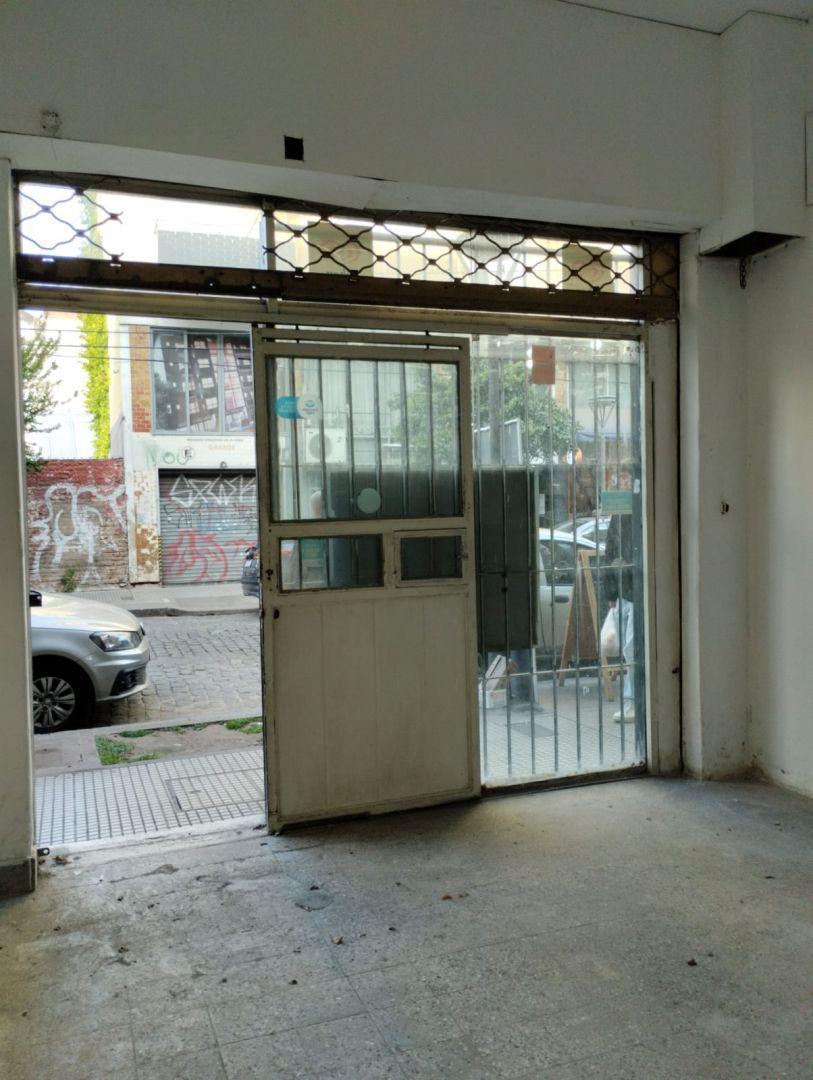 Foto de Local de 24 m² en alquiler en Haedo, imagen 1
