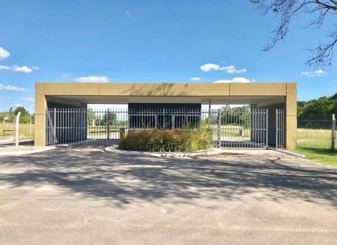 RBS. OPORTUNIDAD!!! Amplio lote en barrio Las Calandrias, Ca