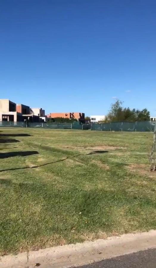 Foto de RBS. EN VENTA LOTE INTERNO CON VISTA A LAGUNA EN EL BARRIO E, imagen 3