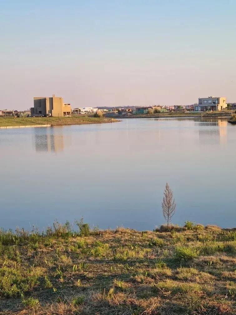 EN VENTA, IMPORTANTE LOTE A LAGUNA, SAN SEBASTIAN, PILAR. AR