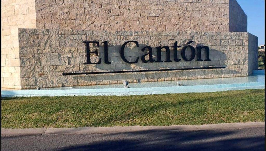 VJO. Venta de lote a la laguna en El Cantón Norte, Escobar