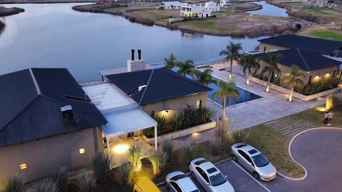 Foto de BCF. Venta Lote al lago en El Naudir, imagen 4