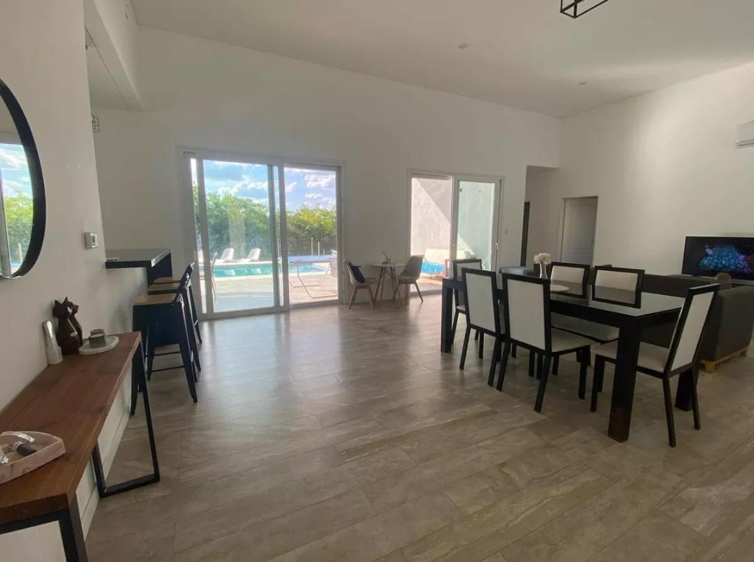 RBS. EN VENTA, DIVINA CASA EN SANTA GUADALUPE, PILAR DEL EST