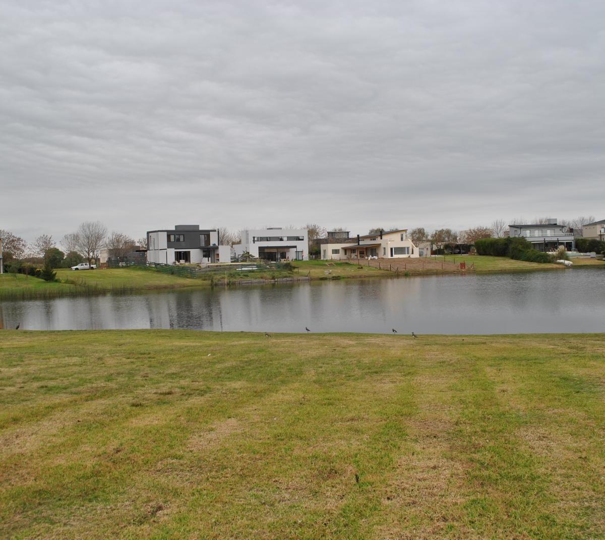 GNN. Venta de lote a laguna, El Cazal