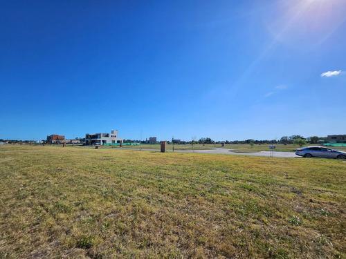 Increíble Lote en Venta en Barrio Village Joven, Bella Vista 3