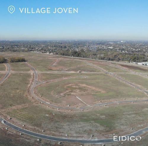 Hermoso Lote en Venta en Barrio Village Joven, Bella Vista 2