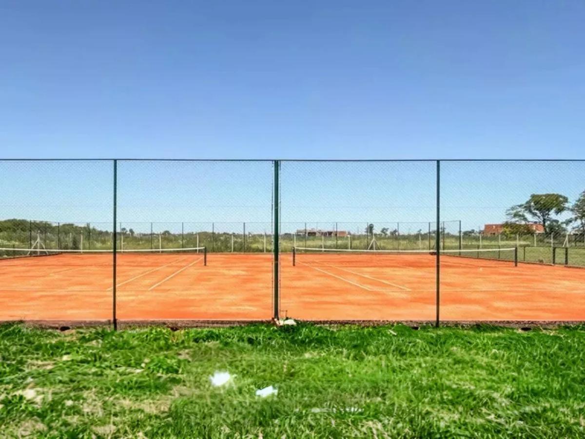 Hermoso Lote en Venta en Barrio Village Joven, Bella Vista 2