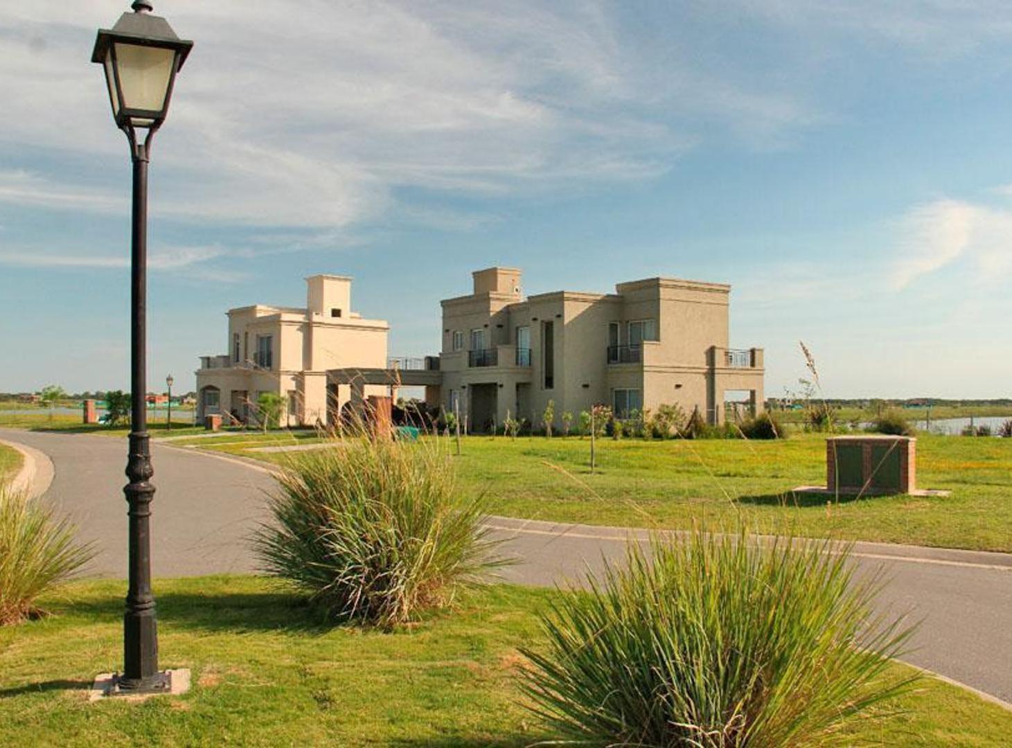 NEV. Lote a la laguna en venta - San Sebastian - Area 8