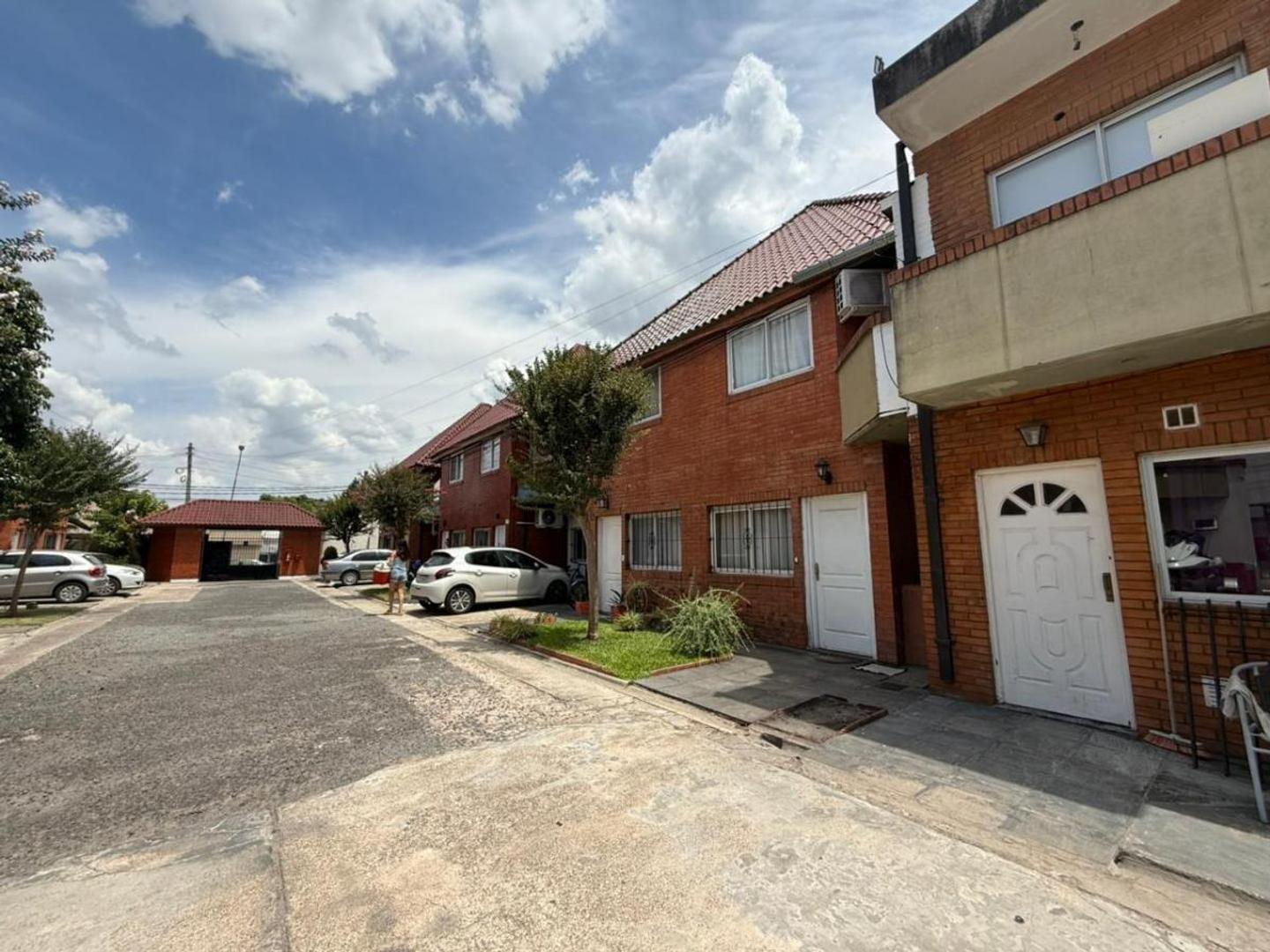 ORR. Venta de  Casa Tríplex  apta crédito.