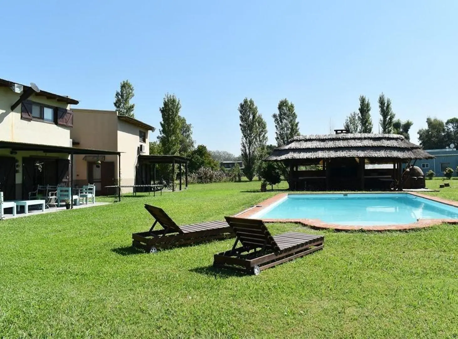 ORR. Venta Casa Multifamiliar 3 Triplex con Quincho y Pileta 2