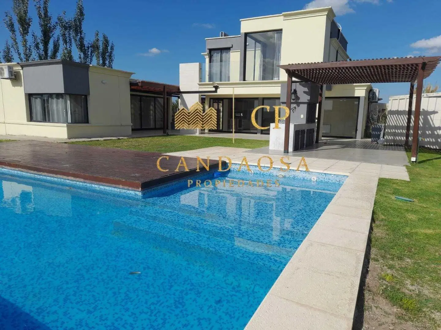 Mgm. Excelente Casa venta en Area 9 San Sebastian A/Credito 3