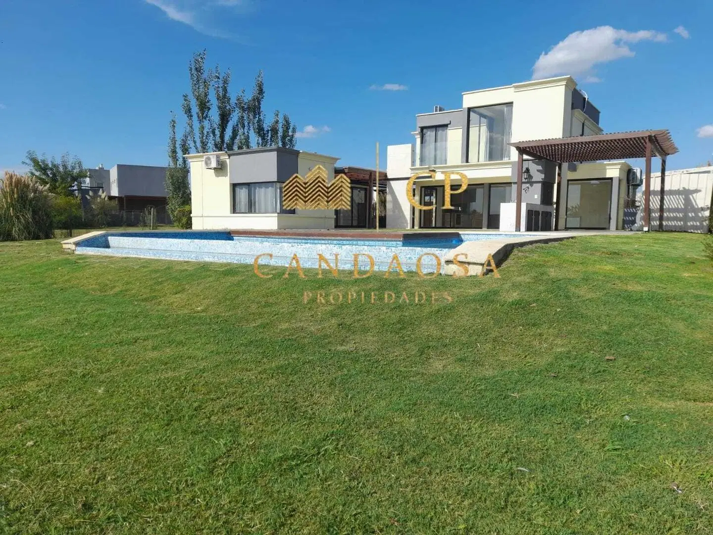 Mgm. Excelente Casa venta en Area 9 San Sebastian A/Credito 4