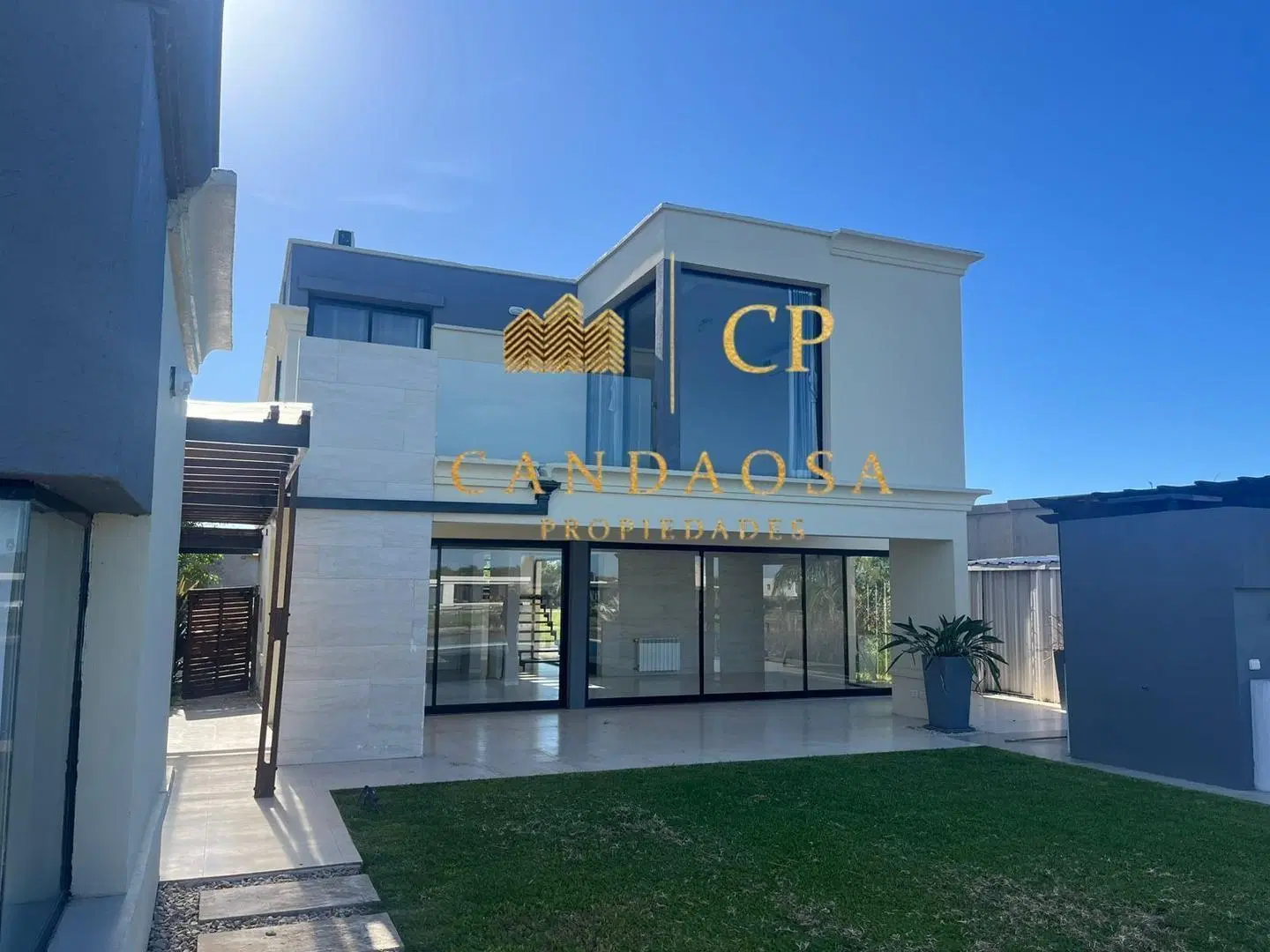 Mgm. Excelente Casa venta en Area 9 San Sebastian A/Credito 2