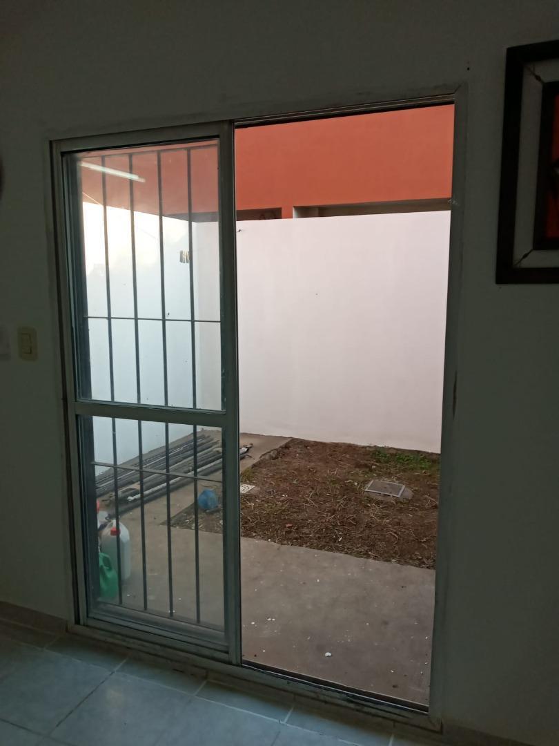 Foto de GLM. Excelente Duplex 3 ambientes en Jose C. Paz, imagen 2