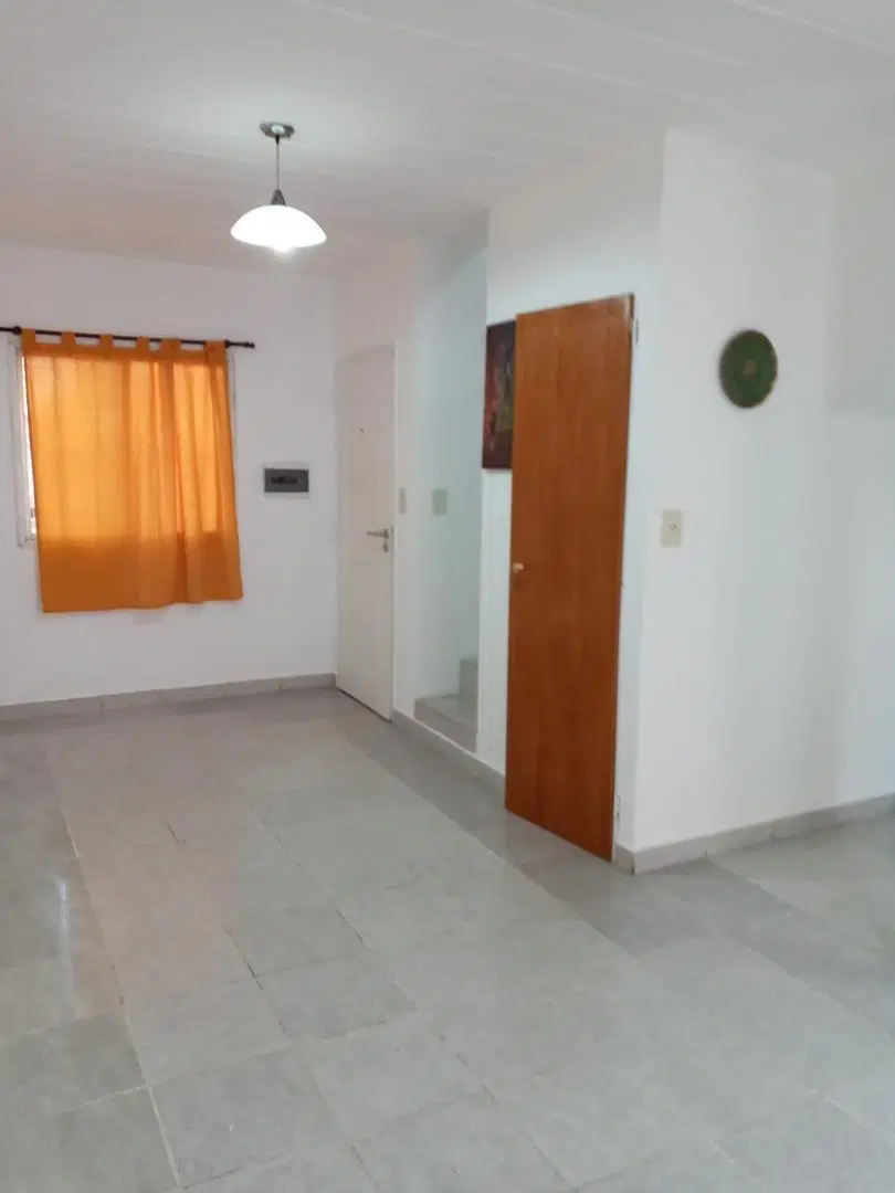 GLM. Excelente Duplex 3 ambientes en Jose C. Paz 4