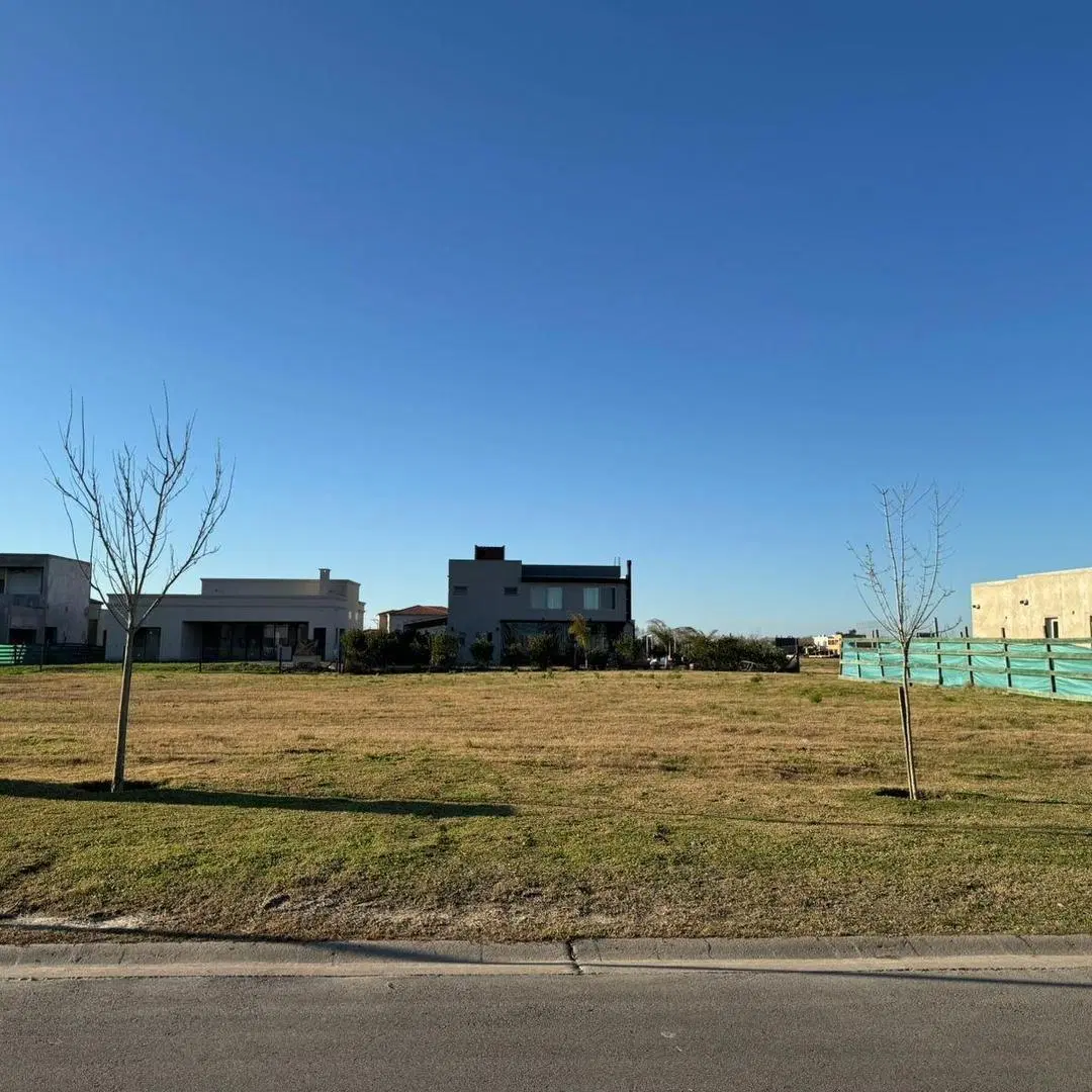 RBS. HERMOSO LOTE CENTRAL, EN NAUDIR, ESCOBAR. 2