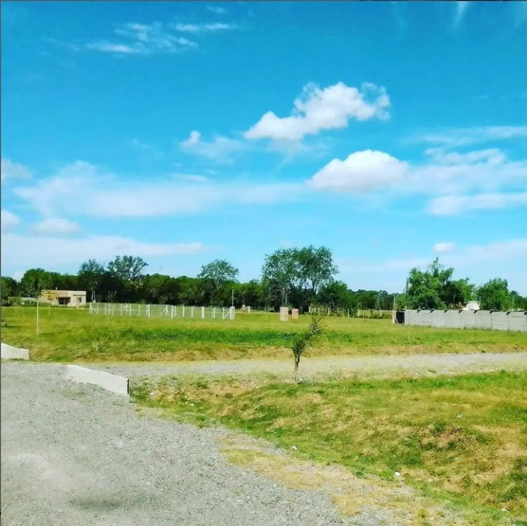 GLM.Hermoso Lote en venta en barrio Las Lomadas, Matheu 3