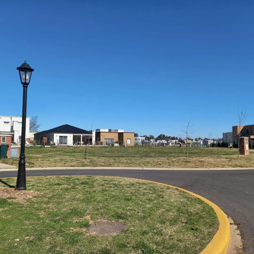 GLM. VENTA DE LOTE ESPACIO VERDE EN SANTA LUCIA 3