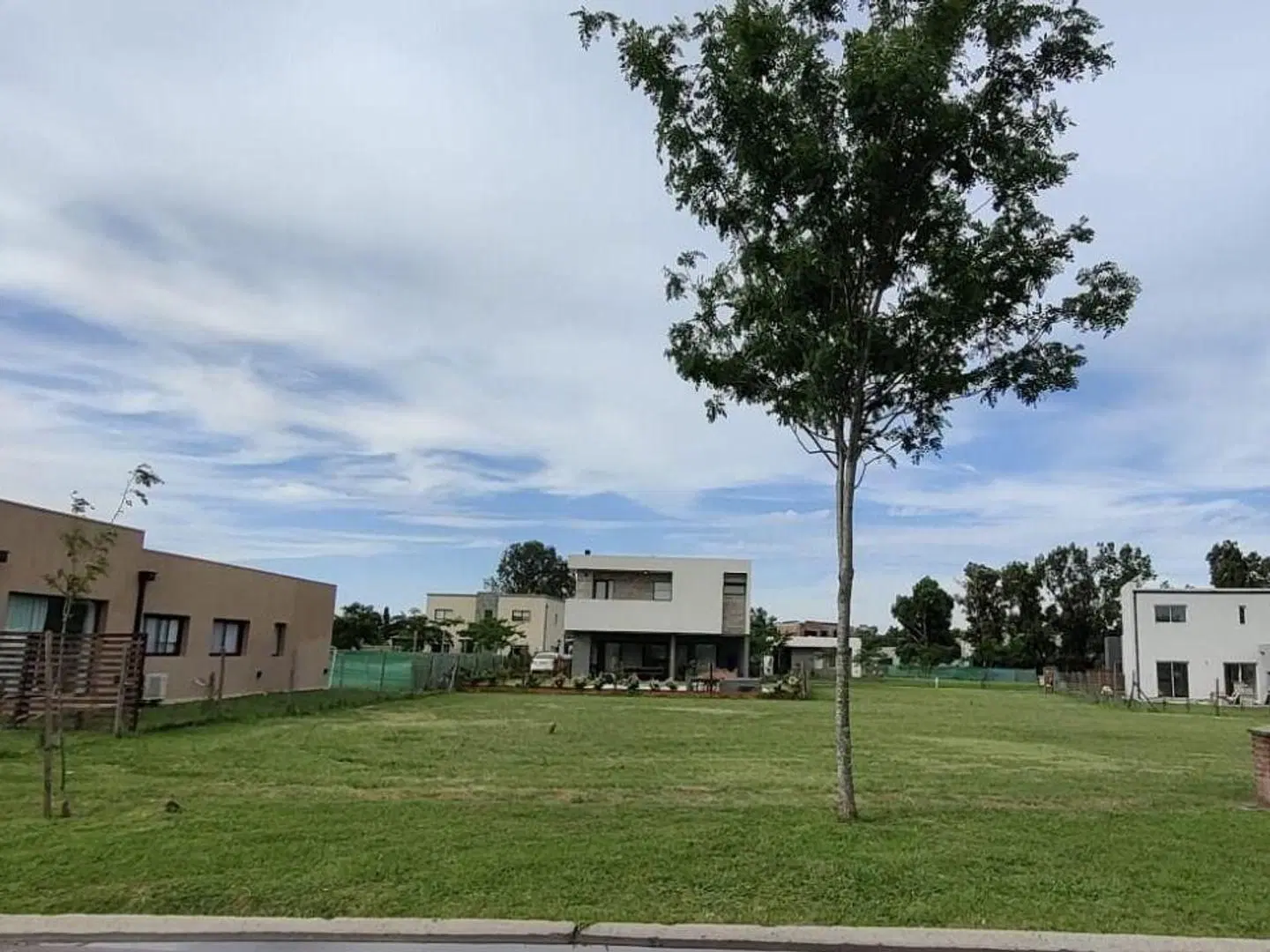 GLM. VENTA DE LOTE INTERNO EN SANTA EMILIA 4
