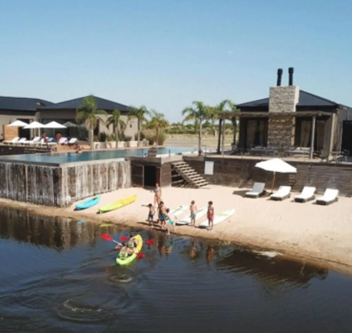 GLM. VENTA LOTE AL RIO EN NAUDIR AGUAS PRIVADAS 3