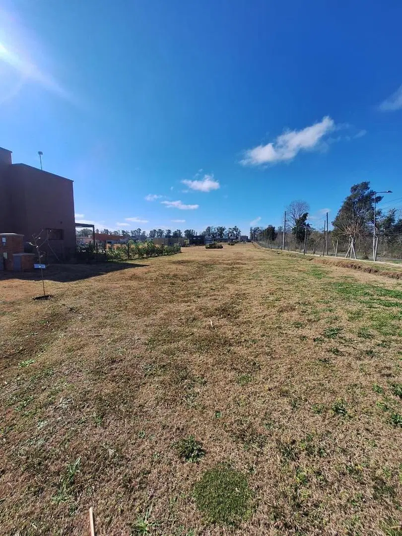RBS. EN OPORTUNIDAD HERMOSO LOTE EN BARRIO SANTA ELISA 3