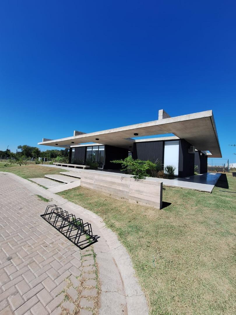 RBS. HERMOSO LOTE INTERNO EN VILLAGE JOVEN, BELLA VISTA.