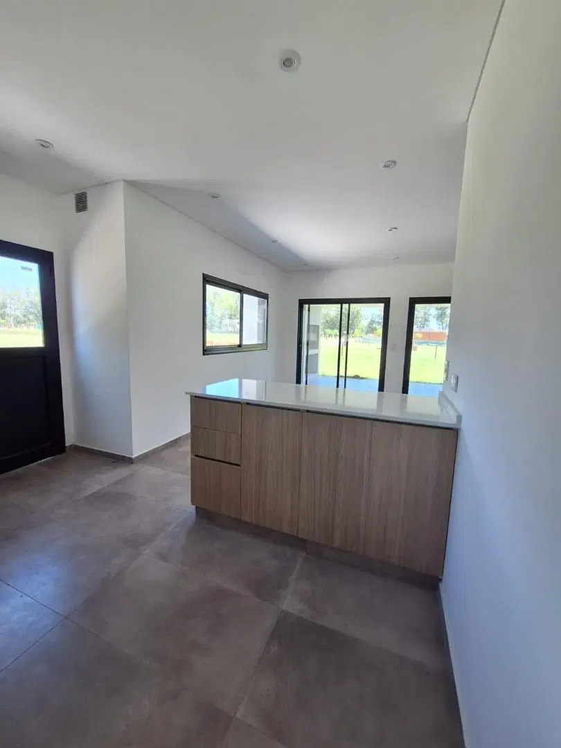 NEV. Casa interna 4 ambientes Santa Sofia - Pilar del este 2