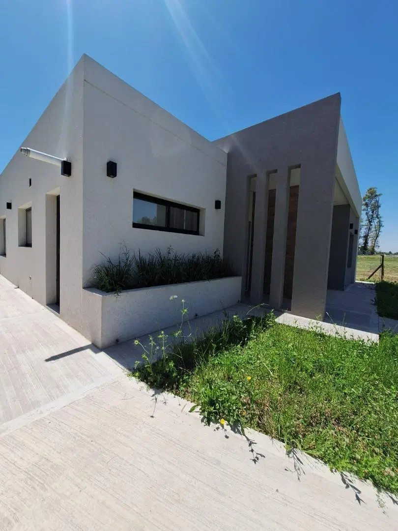 NEV. Casa interna 4 ambientes Santa Sofia - Pilar del este 2