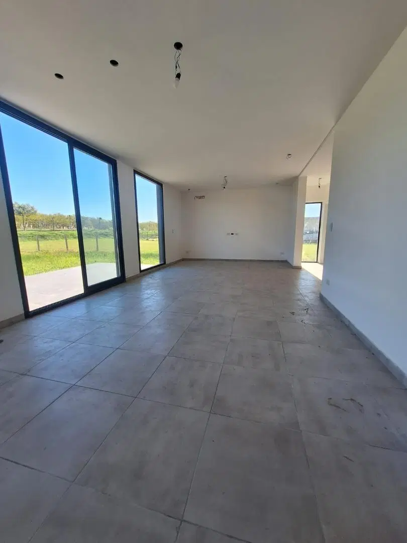 NEV. Casa 4 ambientes en San Sebastian - area 11 5