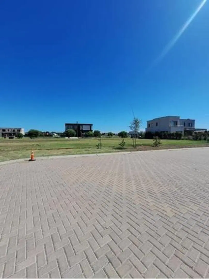 MLM. Espectacular lote a espacio verde en Village Joven, BV 8