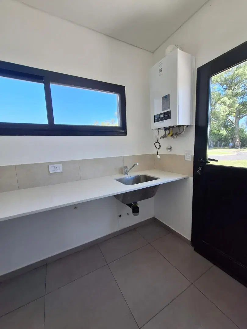 NEV. Casa interna 4 ambientes Santa Sofia - Pilar del este 4