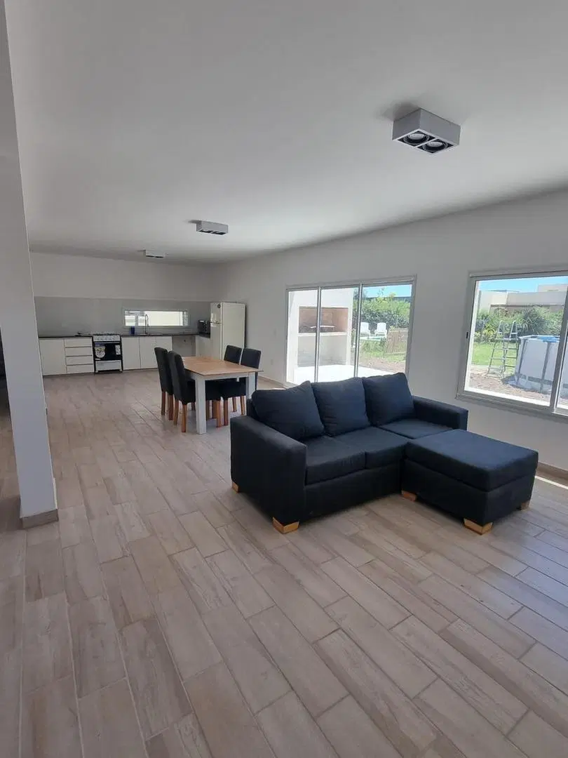 NEV. Casa en venta 4 ambientes en San Ramon - Pilar del Este 2