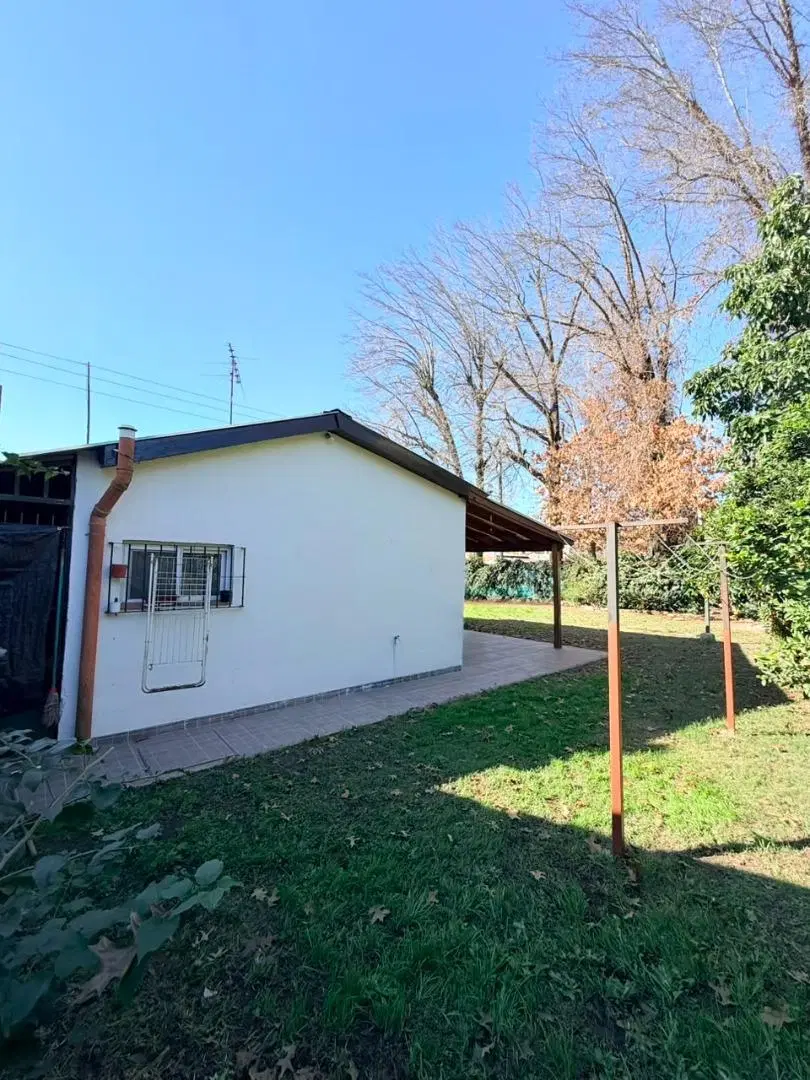 Hermosa casa con amplio parque en Muñiz 1