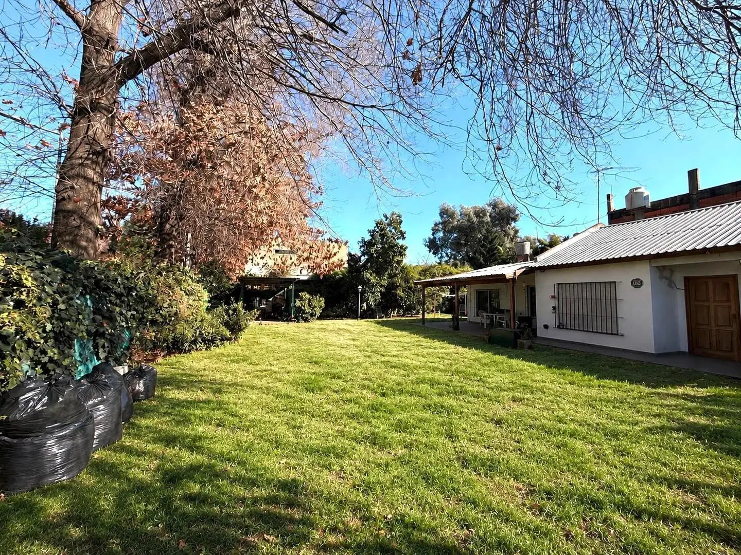 Hermosa casa con amplio parque en Muñiz 2