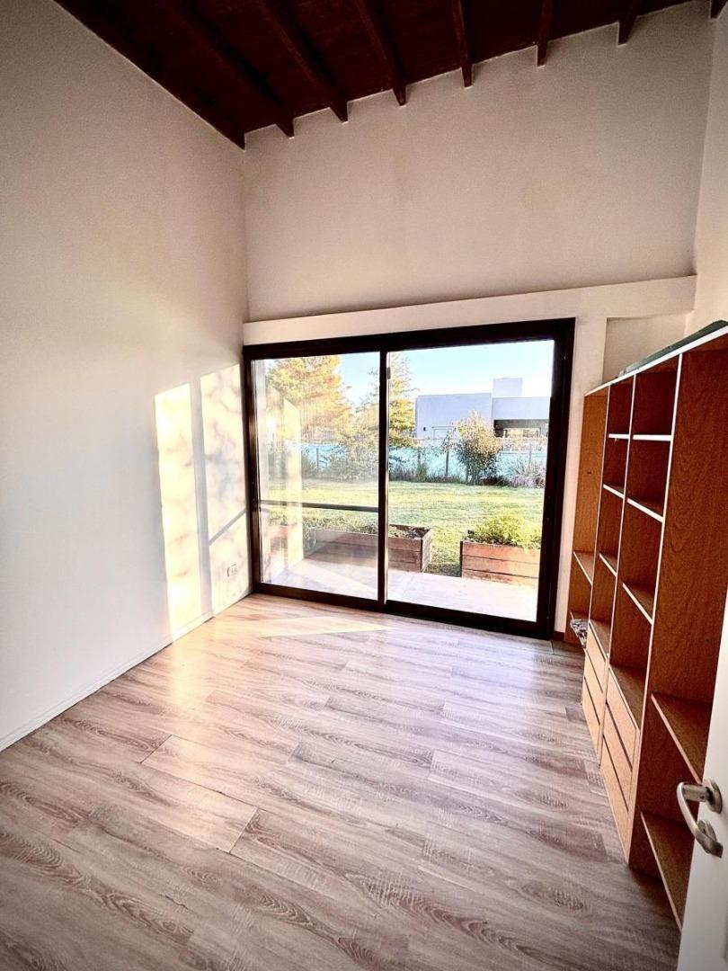 Foto de MLM. Increíble casa de 4 ambientes es Barrio Brujas, Pilar, imagen 1